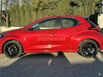 Usado Toyota Yaris 125 CV (91 kW) 2023 Rojo Utilitario