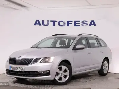 Usado Skoda Octavia Ambition 130 CV (95 kW) 2020 Plateado Familiar
