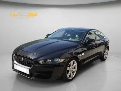 Usado Jaguar XE Pure 179 HP (131 kW) 2015 Preto Sedan