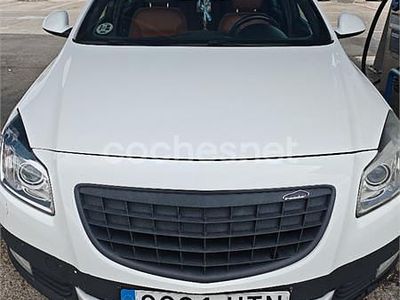 Usado Opel Insignia Country Tourer 195 CV (143 kW) 2013 Blanco Familiar