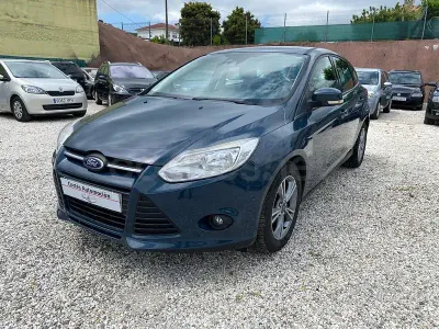 Usado Ford Focus Sport 115 CV (84 kW) 2014 Gris / plata Berlina