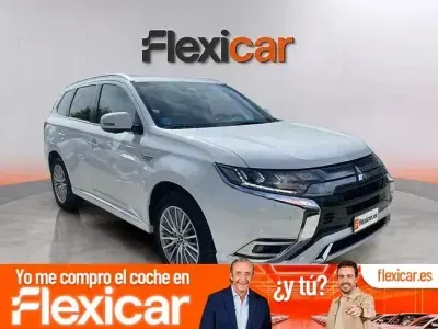 Usado Mitsubishi Outlander P-HEV 224 CV (164 kW) 2020 Blanco SUV