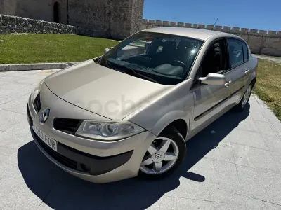 Usado Renault Mégane Dynamique 110 CV (80 kW) 2006 Gris / plata Berlina
