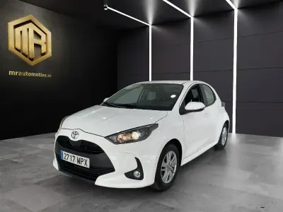 Usado Toyota Yaris Business Edition 115 CV (84 kW) 2024 Blanco Utilitario