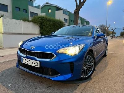 Usado Kia Stinger GT-Line 200 CV (147 kW) 2018 Azul Utilitario
