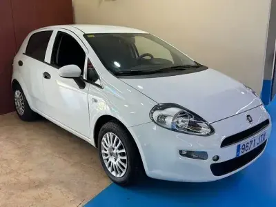 Usado Fiat Punto Pop 70 CV (51 kW) 2016 Blanco Utilitario