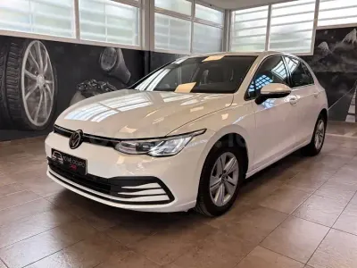 Usado VW Golf VIII Life 115 CV (84 kW) 2022 Blanco Berlina