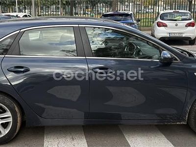 Usado Kia Ceed 120 CV (88 kW) 2019 Azul Utilitario
