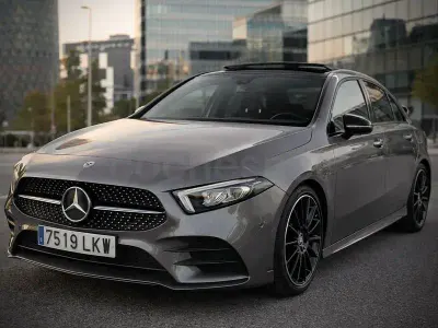 Usado Mercedes A200 150 CV (110 kW) 2021 Gris / plata Berlina