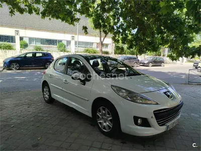 Usado Peugeot 207 Active 70 CV (51 kW) 2010 Blanco Berlina