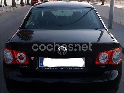 Usado VW Jetta Highline 105 CV (77 kW) 2010 Negro Berlina