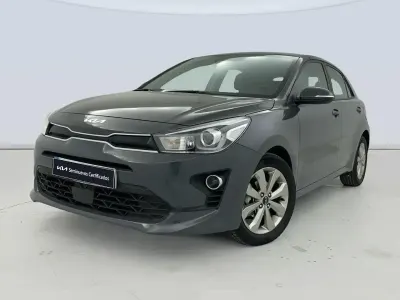 Usado Kia Rio 84 HP (61 kW) 2023 Cinzento