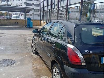 Usado Kia Rio Active 94 CV (69 kW) 2008 Negro Berlina