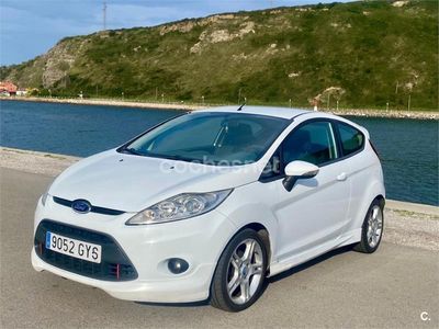 Blanco Usado 2010 Ford Fiesta Sport Utilitario | 6700 € (Caro)