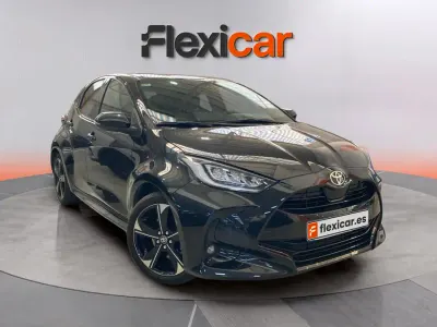 Usado Toyota Yaris Hybrid Plus 116 CV (85 kW) 2025 Negro Berlina