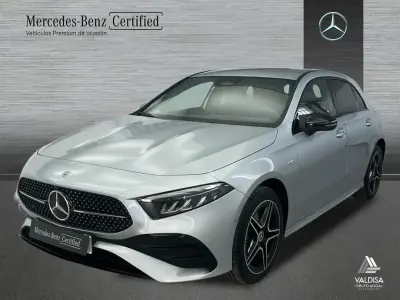 Usado Mercedes A250 AMG line 218 CV (160 kW) 2025 Gris / plateado Berlina