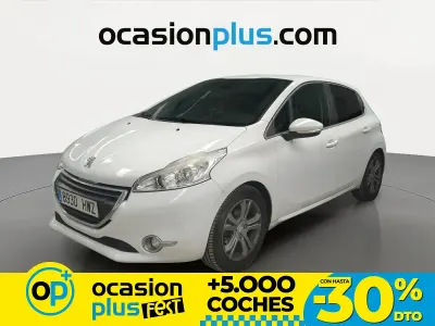 Usado Peugeot 208 Allure 92 CV (67 kW) 2014 Blanco Utilitario