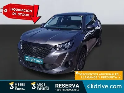 Usado Peugeot 2008 Active 110 CV (80 kW) 2021 Gris SUV
