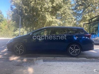 Toyota Auris Hybrid