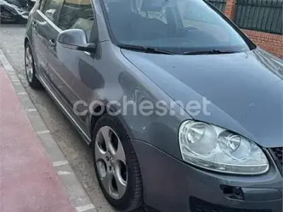 Usado VW Golf V Highline 140 CV (102 kW) 2007 Gris / plata Berlina