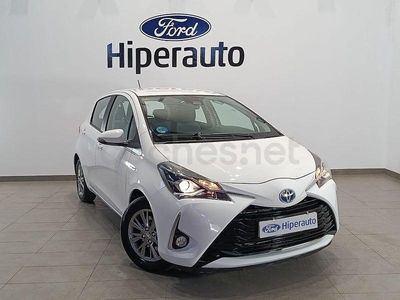 Usado Toyota Yaris Hybrid Active 100 CV (73 kW) 2020 Blanco Berlina