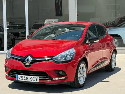 Usado Renault Clio IV LIMITED 90 CV (66 kW) 2017 Granate Berlina