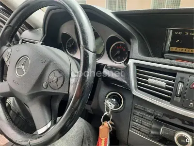 Usado Mercedes E200 Avantgarde 136 CV (100 kW) 2011 Negro Berlina