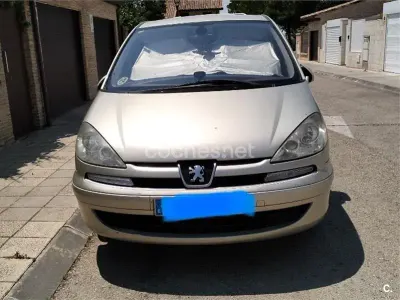 Usado Peugeot 807 120 CV (88 kW) 2007 Beige Monovolumen