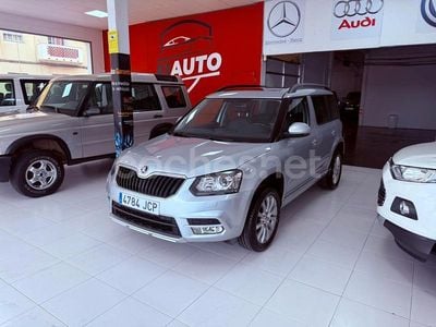Gris / plata Usado 2015 Skoda Yeti Elegance SUV | 11.200 €
