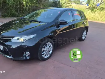 Usado Toyota Auris Active 132 CV (97 kW) 2014 Negro Berlina