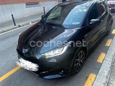 Usado Toyota Yaris Hybrid Plus 116 CV (85 kW) 2021 Negro Berlina