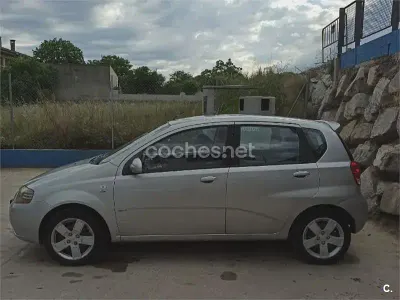 Usado Chevrolet Kalos 94 CV (69 kW) 2006 Gris / plata Berlina