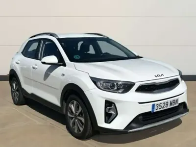 Usado Kia Stonic 84 CV (61 kW) 2022 Blanco SUV