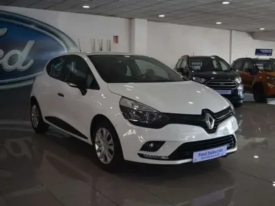 Usado Renault Clio LIMITED 75 CV (55 kW) 2018 Blanco Utilitario