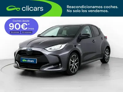 Usado Toyota Yaris Plus 75 CV (55 kW) 2021 Gris Utilitario
