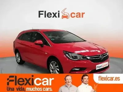 Usado Opel Astra Selective 110 CV (80 kW) 2019 Rojo Familiar