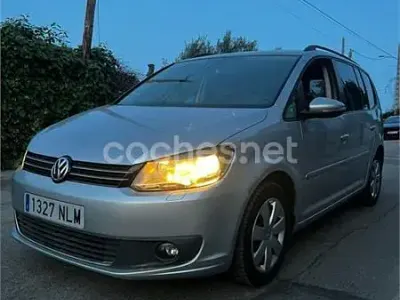 Usado VW Touran Advance 105 CV (77 kW) 2012 Gris / plata Monovolumen