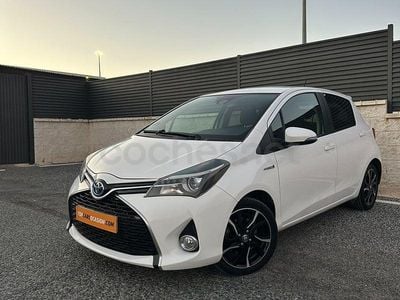 Usado Toyota Yaris Hybrid Advance 100 CV (73 kW) 2016 Blanco Berlina