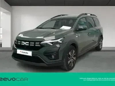 Usado Dacia Jogger Expression 110 CV (80 kW) 2025 Verde Monovolumen