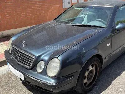 Usado Mercedes CLK200 Elegance 136 CV (100 kW) 1999 Negro Descapotable
