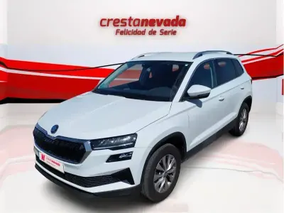 Usado Skoda Karoq Ambition 150 CV (110 kW) 2022 Blanco SUV