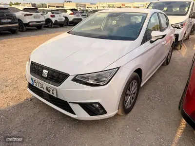 Usado Seat Ibiza Style 90 CV (66 kW) 2023 Blanco Utilitario
