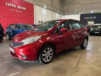 Begagnad Nissan Note Tekna 80 HK (58 kW) 2014 Röd Halvkombi