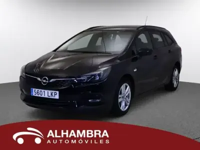 Usado Opel Astra Sport 145 CV (106 kW) 2021 Negro Familiar
