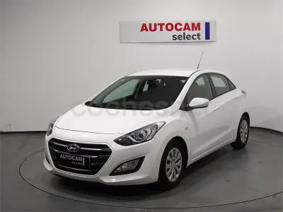 Usado Hyundai i30 100 CV (73 kW) 2016 Blanco Berlina