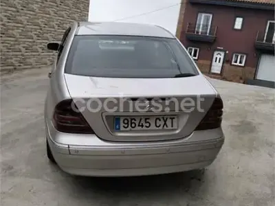 Usado Mercedes C270 Elegance 170 CV (125 kW) 2001 Gris / plata Berlina