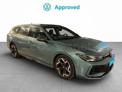 Usado VW Passat R-line 150 CV (110 kW) 2025 Verde Familiar