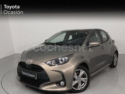 Verde Usado 2024 Toyota Yaris Hybrid Active Berlina | 22.500 € (Un poco caro)