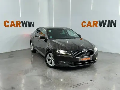 Usado Skoda Superb Ambition 120 CV (88 kW) 2017 Marrón Berlina