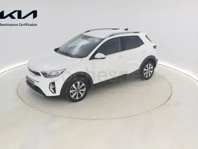 Usado Kia Stonic 100 HP (73 kW) 2024 Branco SUV